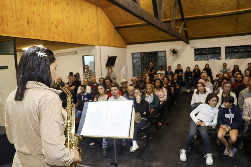 Noticia prefeitura-promove-noite-musical-em-homenagem-as-mulheres-na-escola-municipal