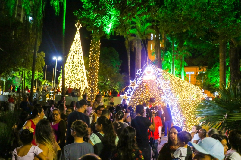 Noticia natal-iluminado-transforma-praca-do-santuario-em-cartao-postal-de